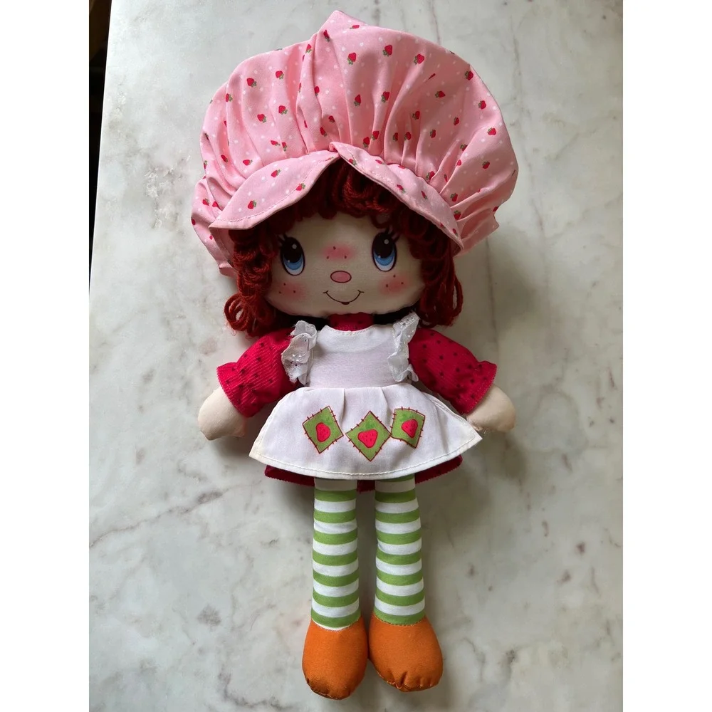 Classic Ragdoll Strawberry Shortcake and SS Huckleberry Finn Wall Clock